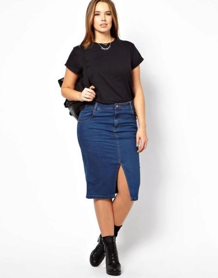 Denim skirt ng lapis para sa buong